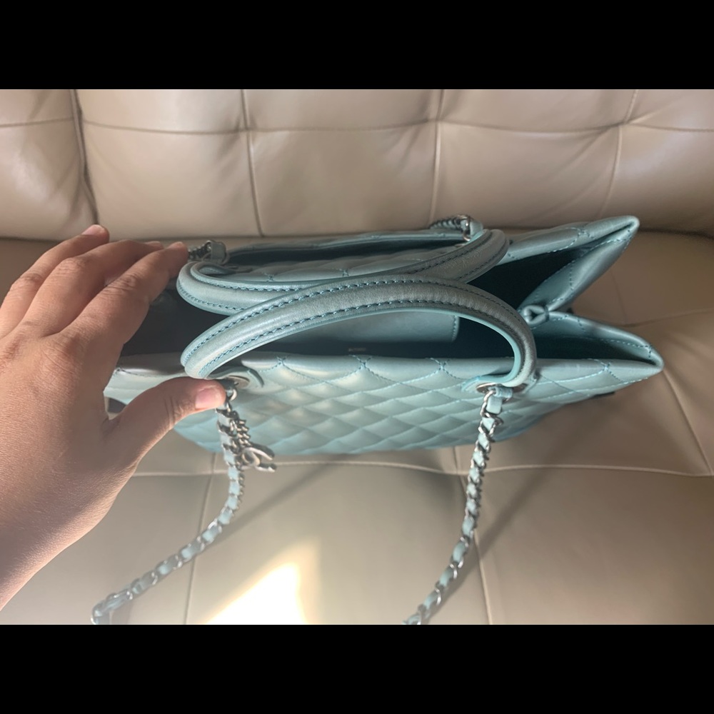 Chanel quilted shopping tote like new - Picture 4 of 6